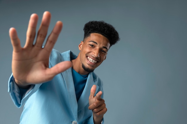 Free photo medium shot man dancing indoors