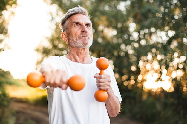 Free photo medium shot man exercising outdoors