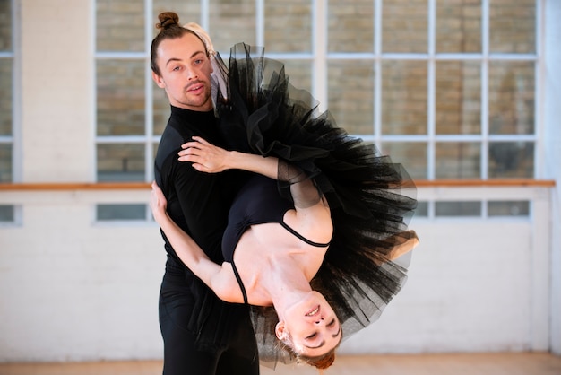 Free photo medium shot man holding ballerina