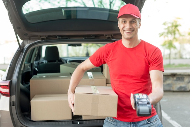 Free photo medium shot man holding box