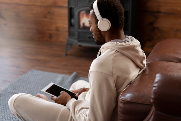how to connect wireless headphones to macbook