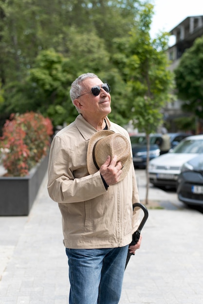 Free photo medium shot man holding hat