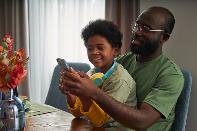 Free photo medium shot man holding kid