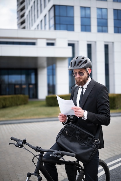 Free photo medium shot man holding papers