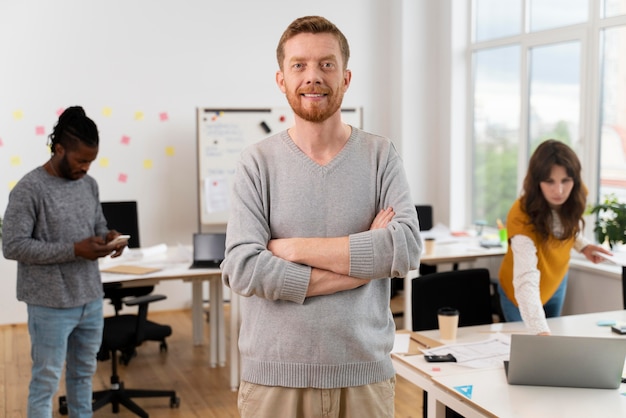 Medium shot man posing with crossed arms