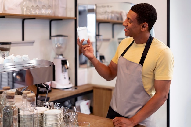 Free photo medium shot man wearing apron