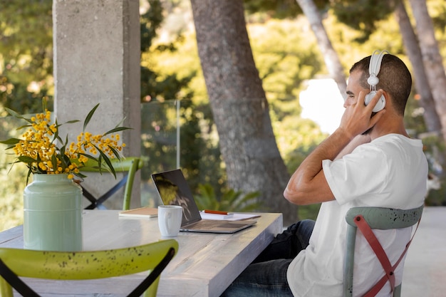 Free photo medium shot man wearing headphones