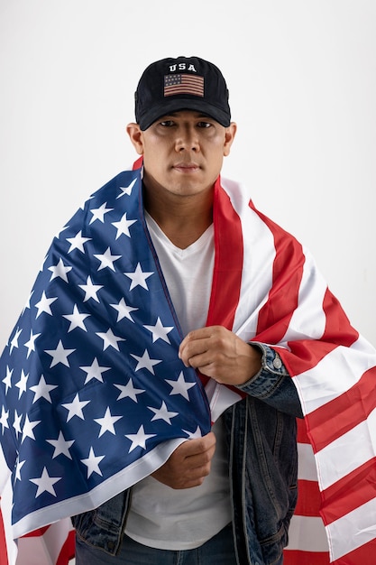 Medium shot man with american flag and hat