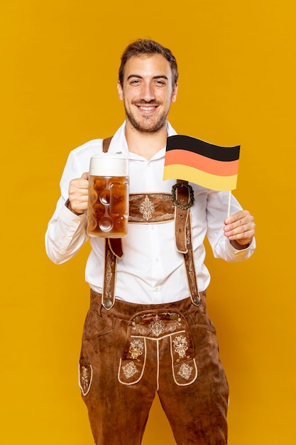 Free photo medium shot of man with beer pint