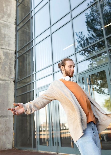 Mastering Door-to-Door Sales Balancing Persistence with Politeness for Success