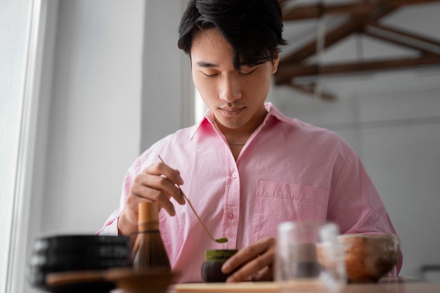 抹茶のミディアムショットマン