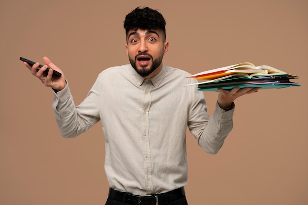 Free photo medium shot man with paperwork