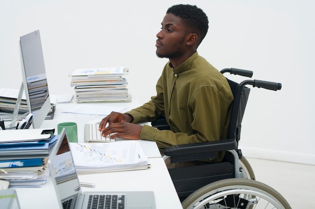 Medium shot man working in office