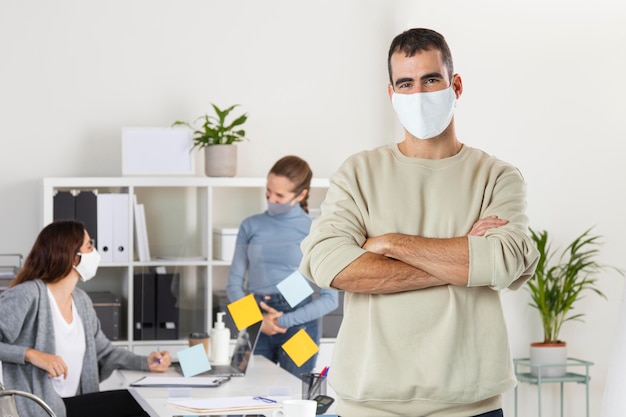 Free photo medium shot man working with mask