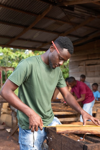 Free photo medium shot man working with wood