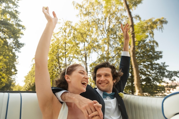 Medium shot married couple in car