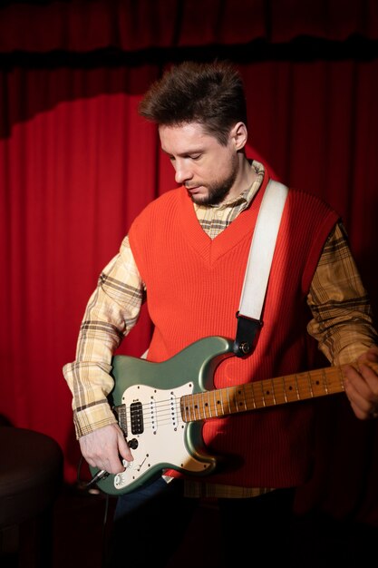 Medium shot musician playing guitar