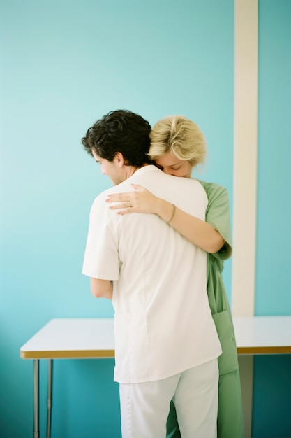 Free photo medium shot nurses hugging