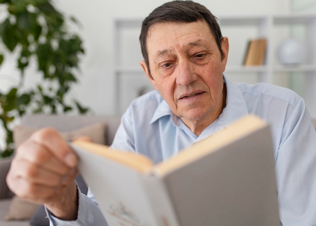 Free photo medium shot old man reading book