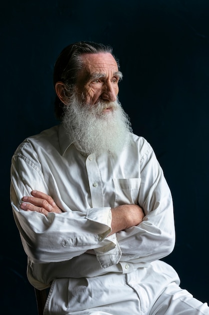 Free photo medium shot old man sitting on chair