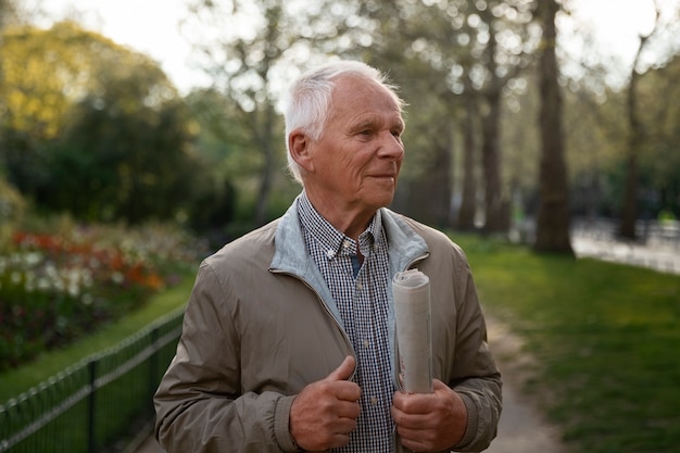 Free photo medium shot old man taking a stroll