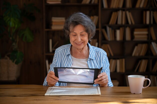 Medium shot old woman in library