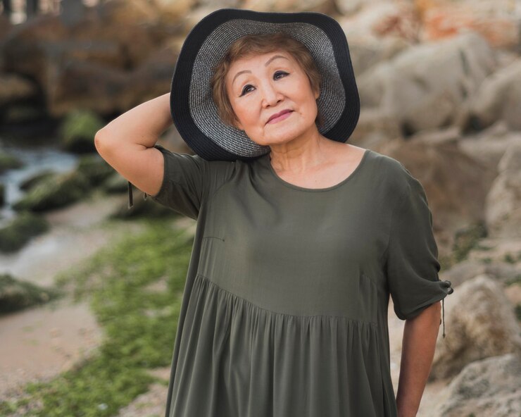 Free Photo medium shot old woman wearing hat