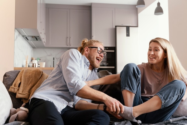 Partner di tiro medio che si divertono