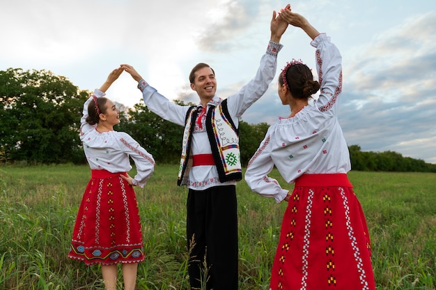 Free photo medium shot people dancing folk