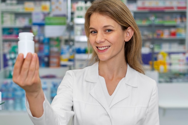 Free photo medium shot  pharmacist working