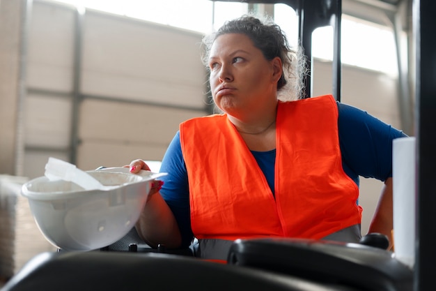 Free photo medium shot plus-size woman working in construction