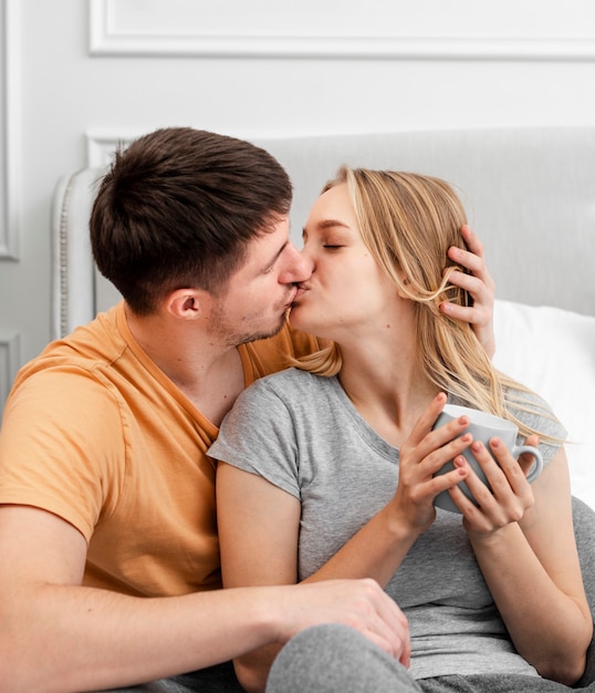 Medium shot romantic couple kissing