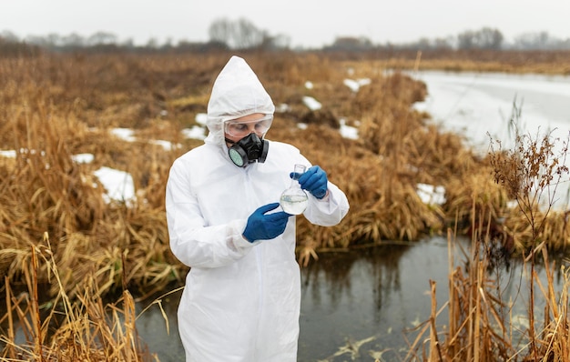 Free photo medium shot scientist wearing protective suit