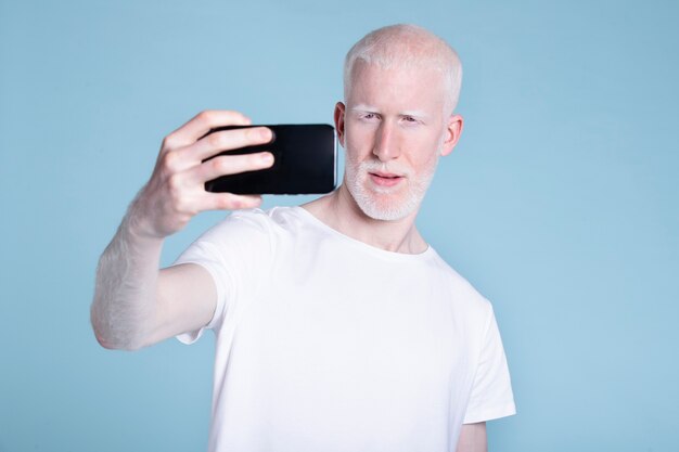 Medium shot senior man taking selfie