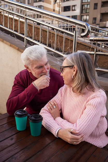 Free photo medium shot senior people with coffee cups