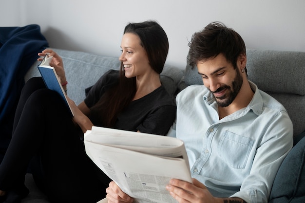 Free photo medium shot smiley couple relaxing