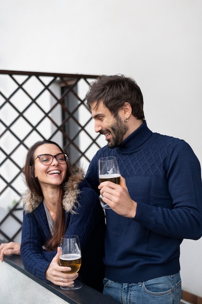 Medium shot smiley couple with drinks at home