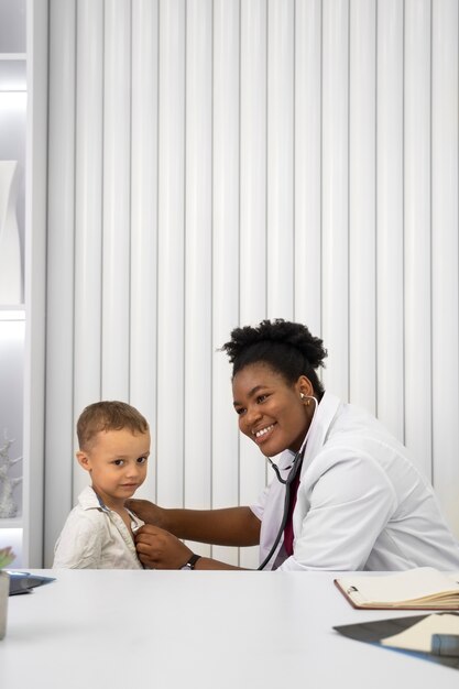 Medium shot smiley doctor checking patient