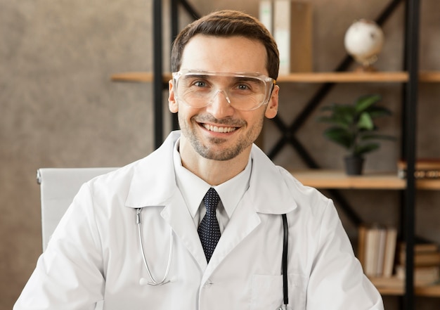 Medium shot smiley doctor wearing goggles