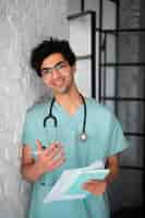 Free photo medium shot smiley doctor with stethoscope