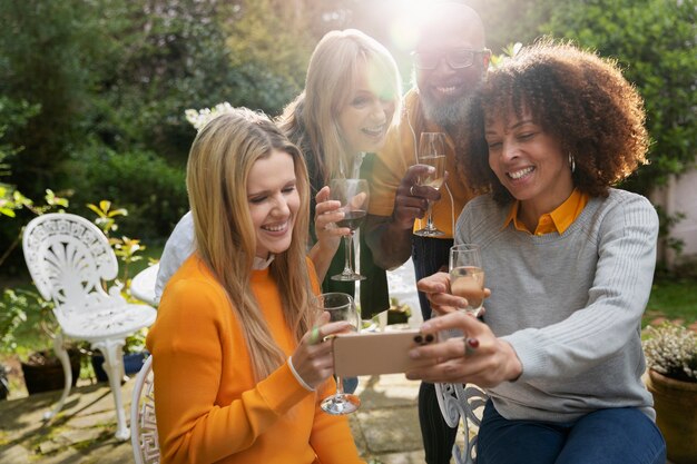 Medium shot smiley friends taking selfie