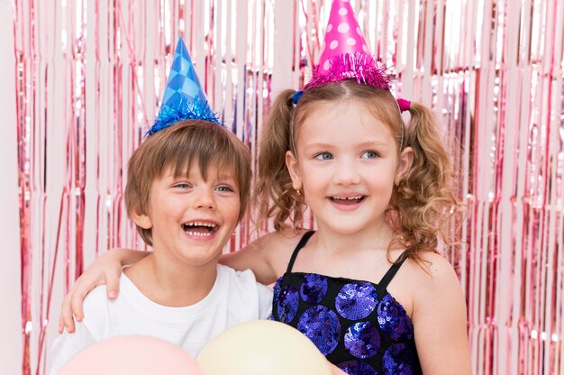 Medium shot smiley kids posing together