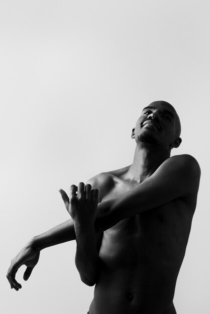 Medium shot smiley man posing at studio greyscale