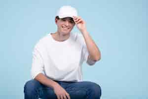 Free photo medium shot smiley man wearing cap