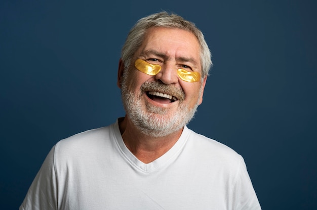 Medium shot smiley man wearing eyepatches