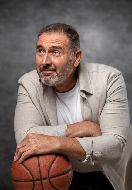 Free photo medium shot smiley man with basket ball