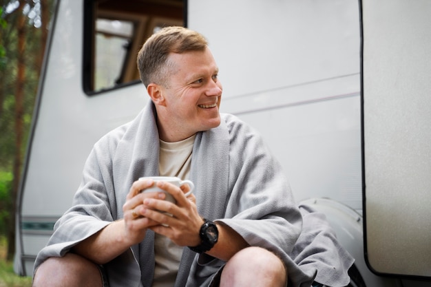 Free photo medium shot smiley man with coffee cup