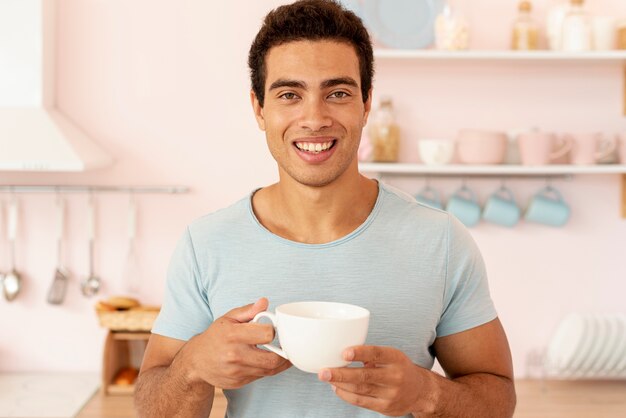 Medium shot smiley man with cup