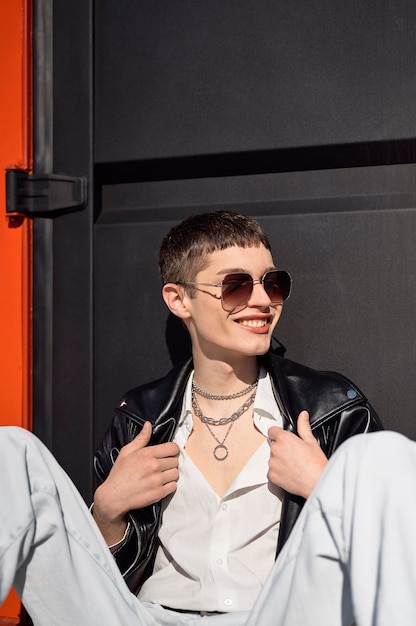 Medium shot smiley man with sunglasses outdoors