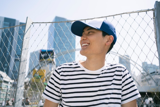 Free photo medium shot smiley man with trucker hat